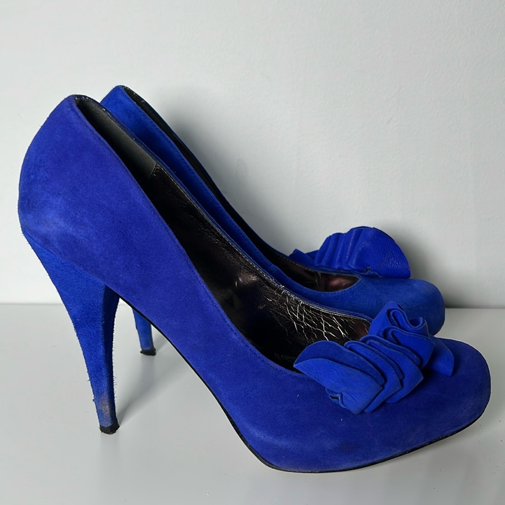 Steve Madden suede pumps